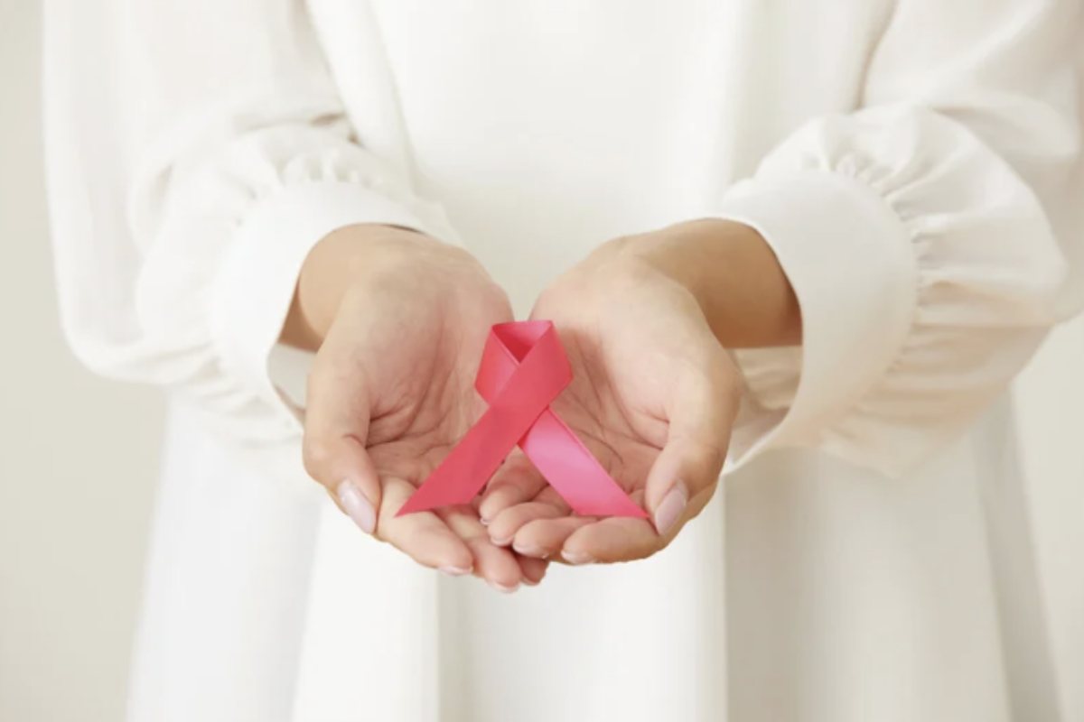 Nei non fumatori, il tumore ai polmoni non è la prima ipotesi né per i pazienti né per molti medici. Così sintomi come tosse persistente