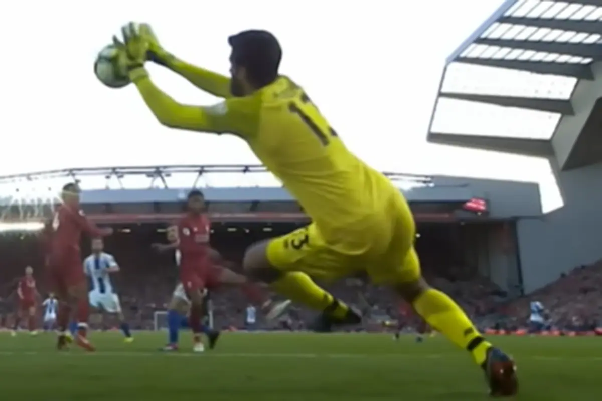 Parata di Alisson, portiere del Liverpool